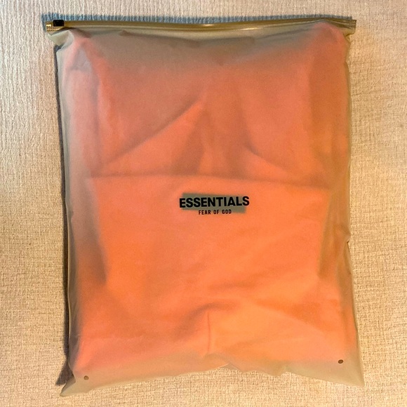 Fear of God ESSENTIALS MENS
Relaxed Hoodie - Picture 2 of 7